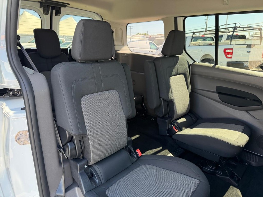 Ford Transit Connect Vehicle Full-screen Gallery Image 36