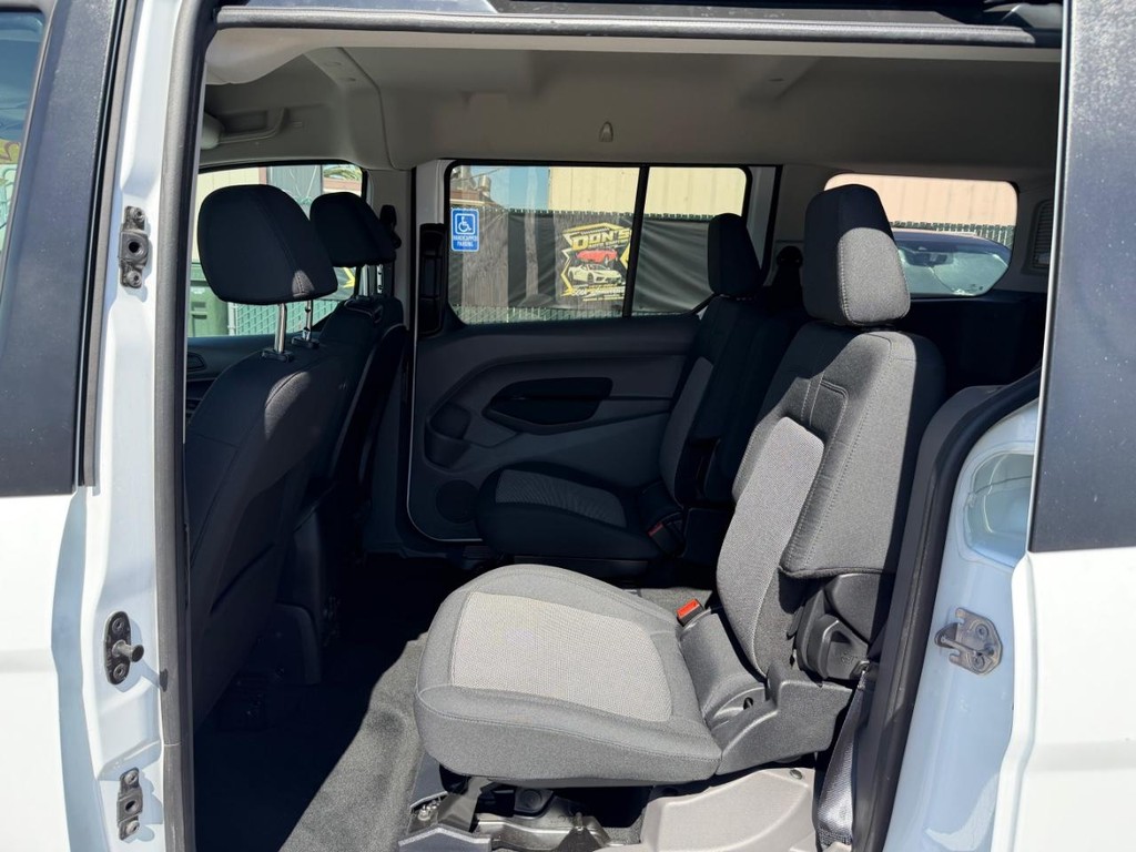 Ford Transit Connect Vehicle Full-screen Gallery Image 38