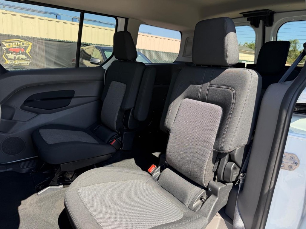 Ford Transit Connect Vehicle Full-screen Gallery Image 39
