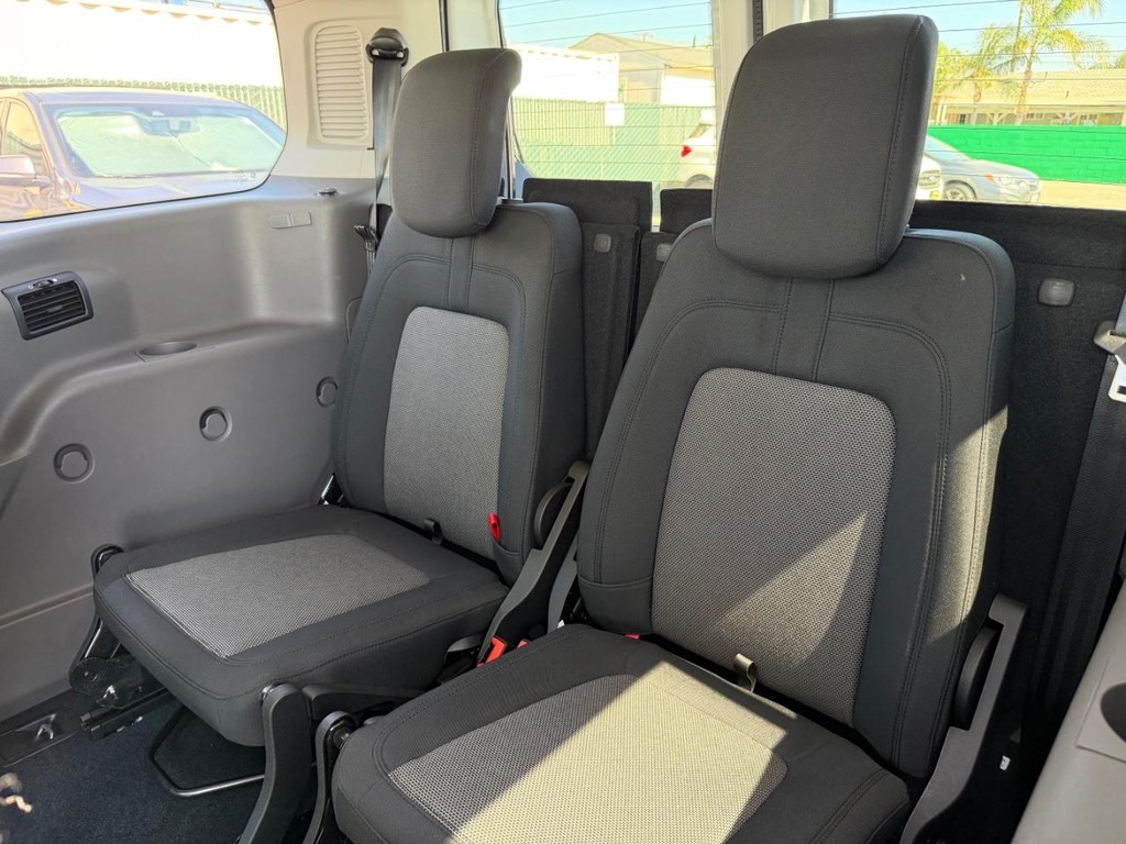 Ford Transit Connect Vehicle Full-screen Gallery Image 40