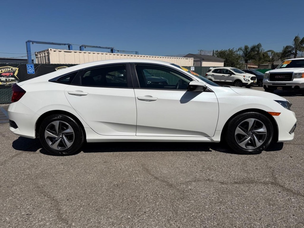 Honda Civic Vehicle Full-screen Gallery Image 05