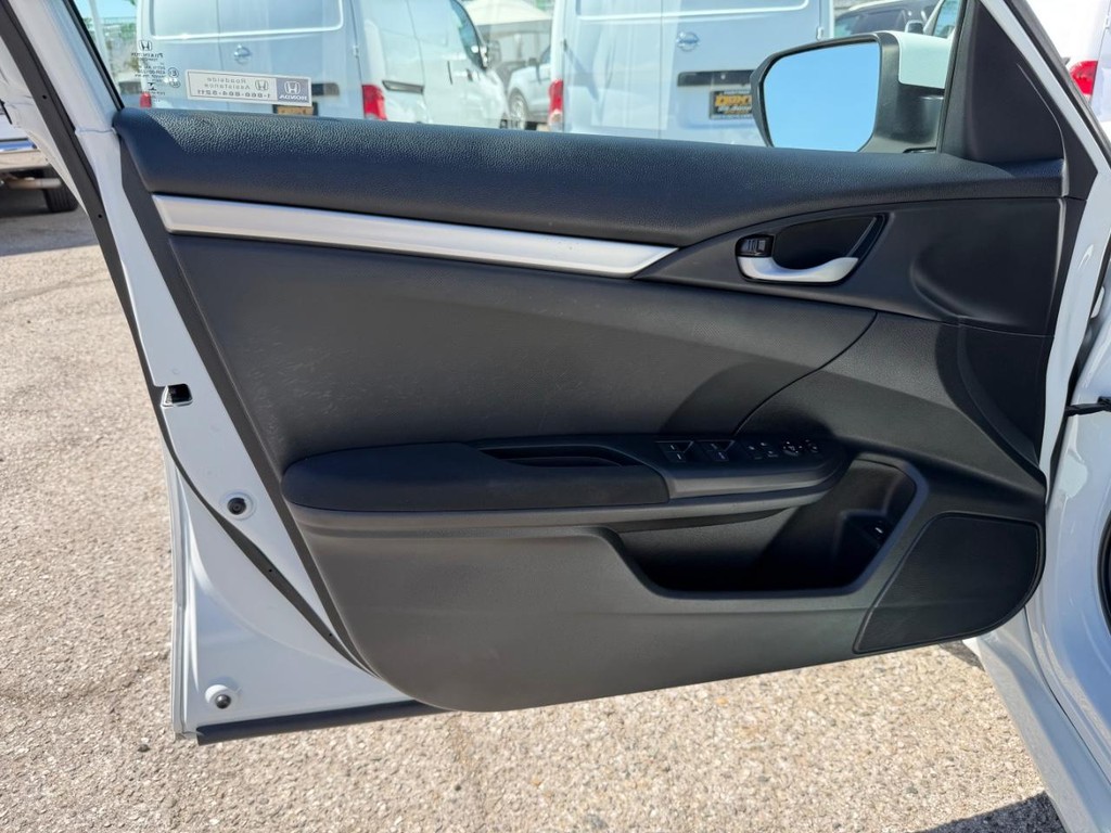 Honda Civic Vehicle Full-screen Gallery Image 15