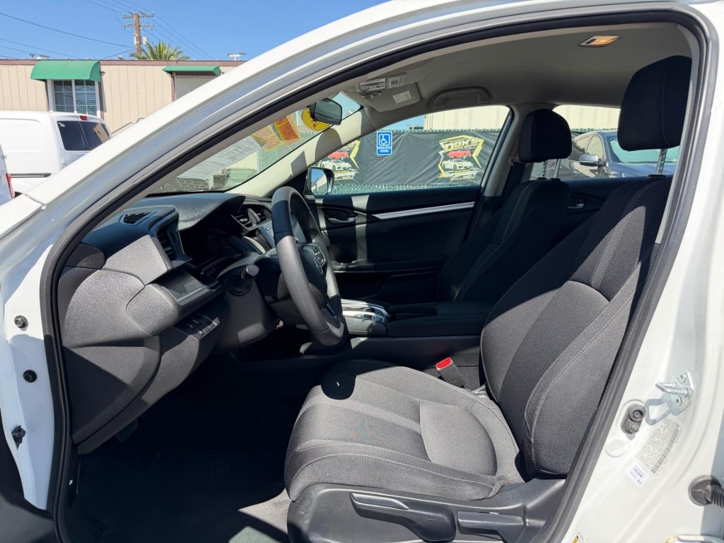 Honda Civic Vehicle Full-screen Gallery Image 17
