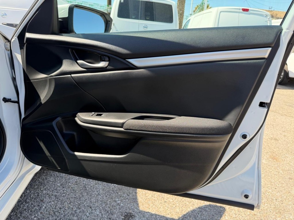 Honda Civic Vehicle Full-screen Gallery Image 19