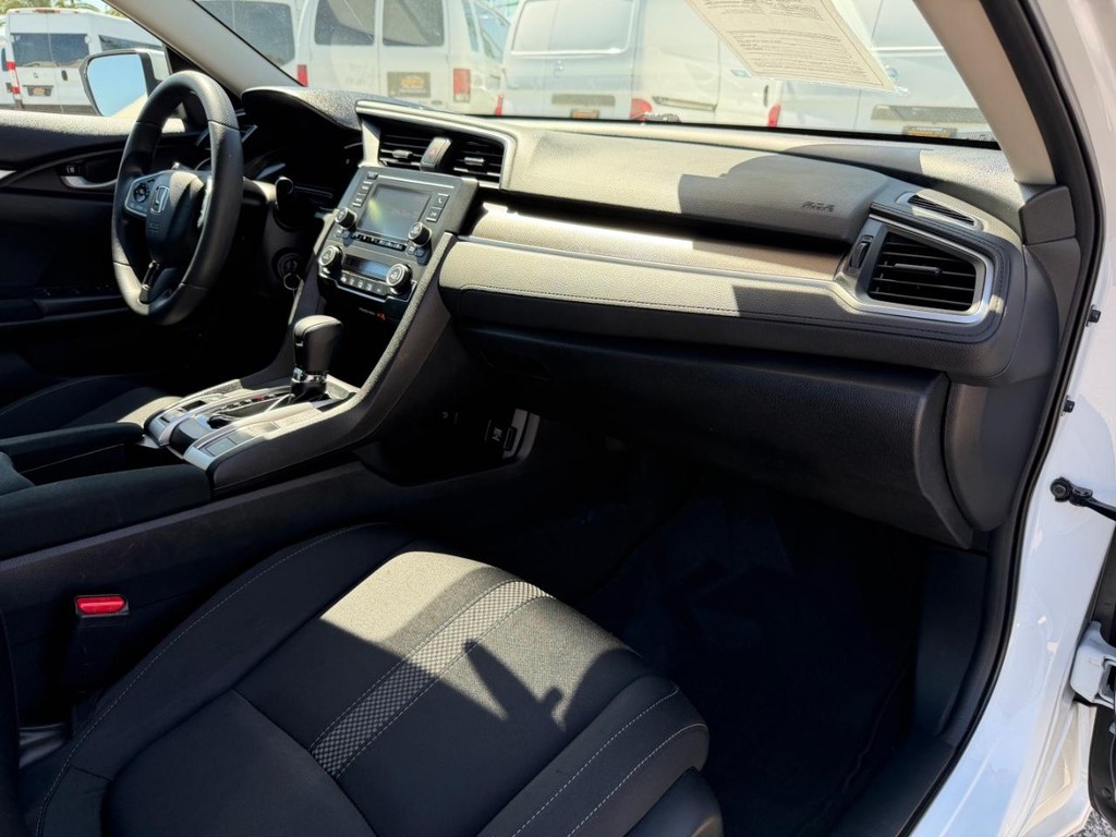 Honda Civic Vehicle Full-screen Gallery Image 20