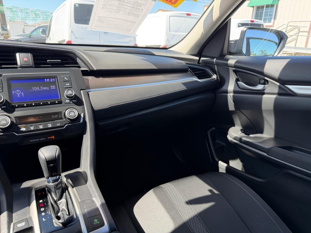 Honda Civic Vehicle Full-screen Gallery Image 26