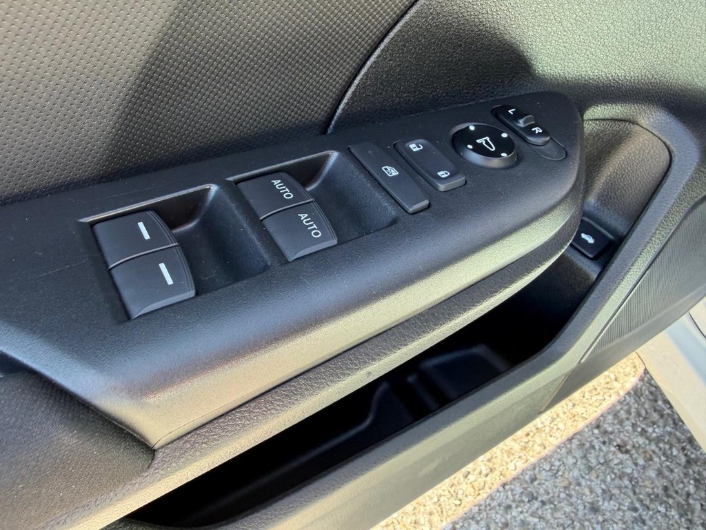 Honda Civic Vehicle Full-screen Gallery Image 31