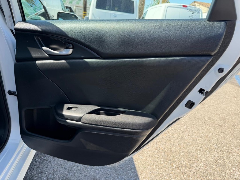 Honda Civic Vehicle Full-screen Gallery Image 33