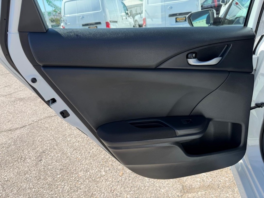 Honda Civic Vehicle Full-screen Gallery Image 35