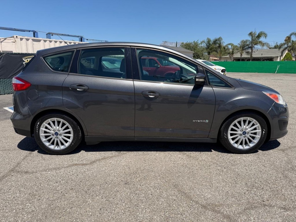 Ford C-Max SE Hybrid Vehicle Full-screen Gallery Image 05