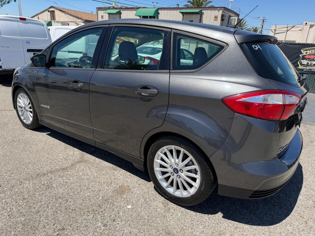 Ford C-Max SE Hybrid Vehicle Full-screen Gallery Image 09