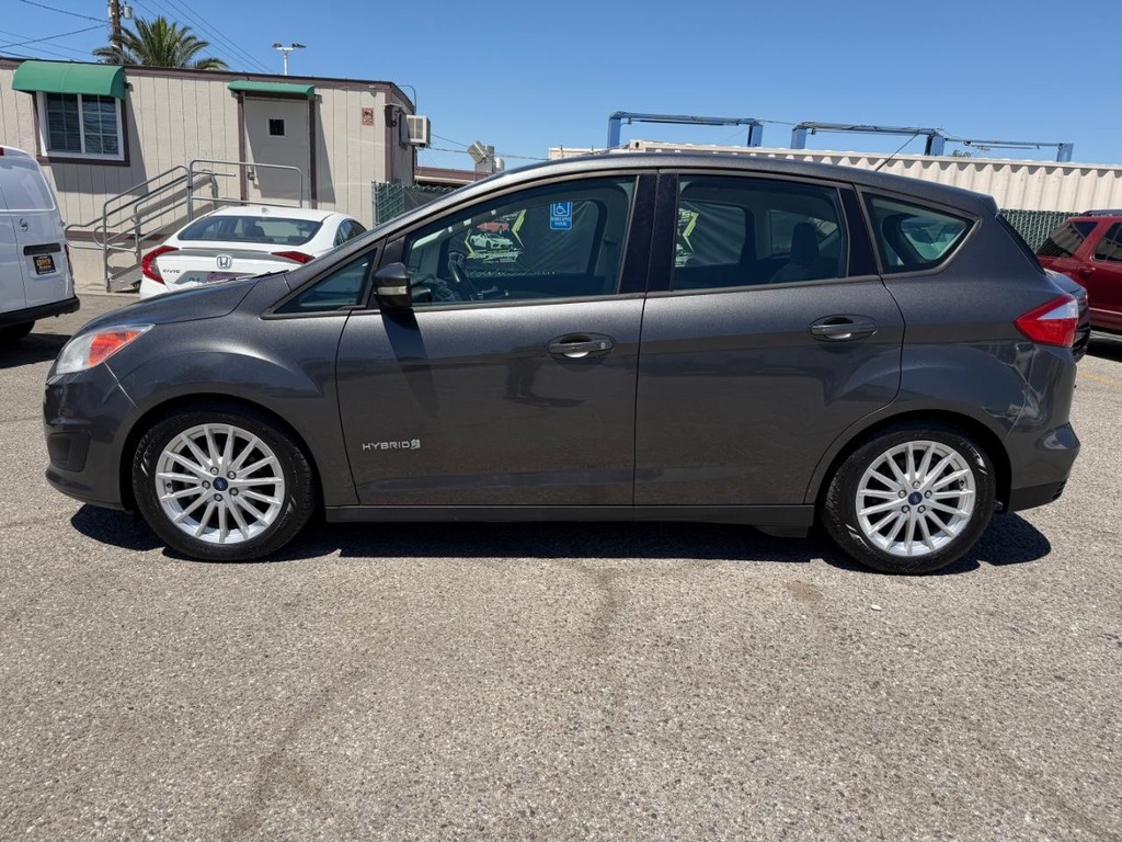 Ford C-Max SE Hybrid Vehicle Full-screen Gallery Image 11