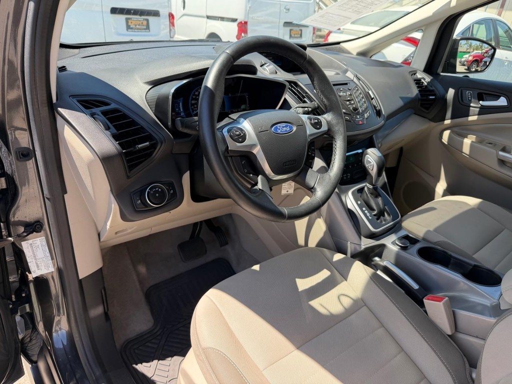 Ford C-Max SE Hybrid Vehicle Full-screen Gallery Image 16