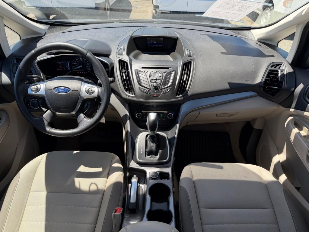 Ford C-Max SE Hybrid Vehicle Full-screen Gallery Image 23