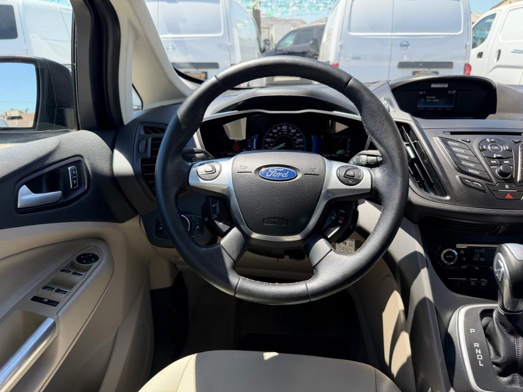 Ford C-Max SE Hybrid Vehicle Full-screen Gallery Image 27