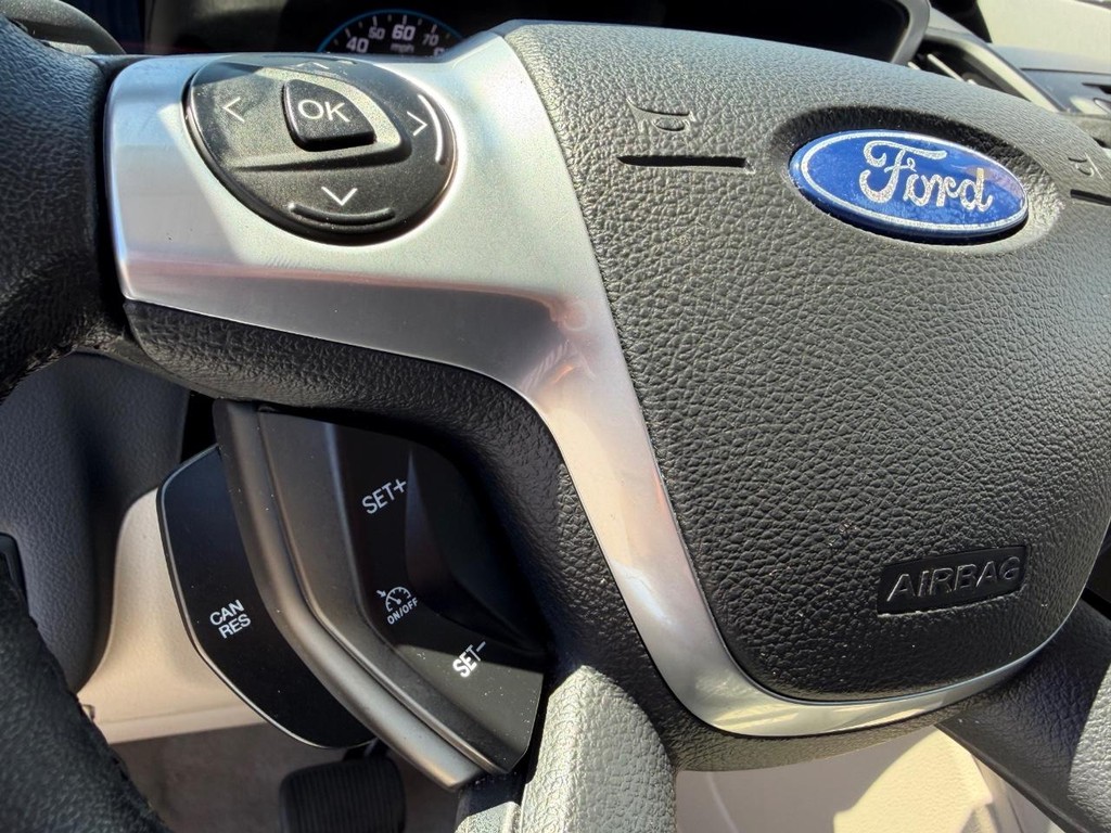 Ford C-Max SE Hybrid Vehicle Full-screen Gallery Image 28