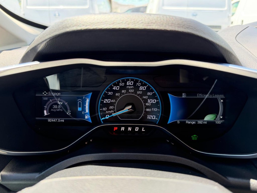 Ford C-Max SE Hybrid Vehicle Full-screen Gallery Image 30
