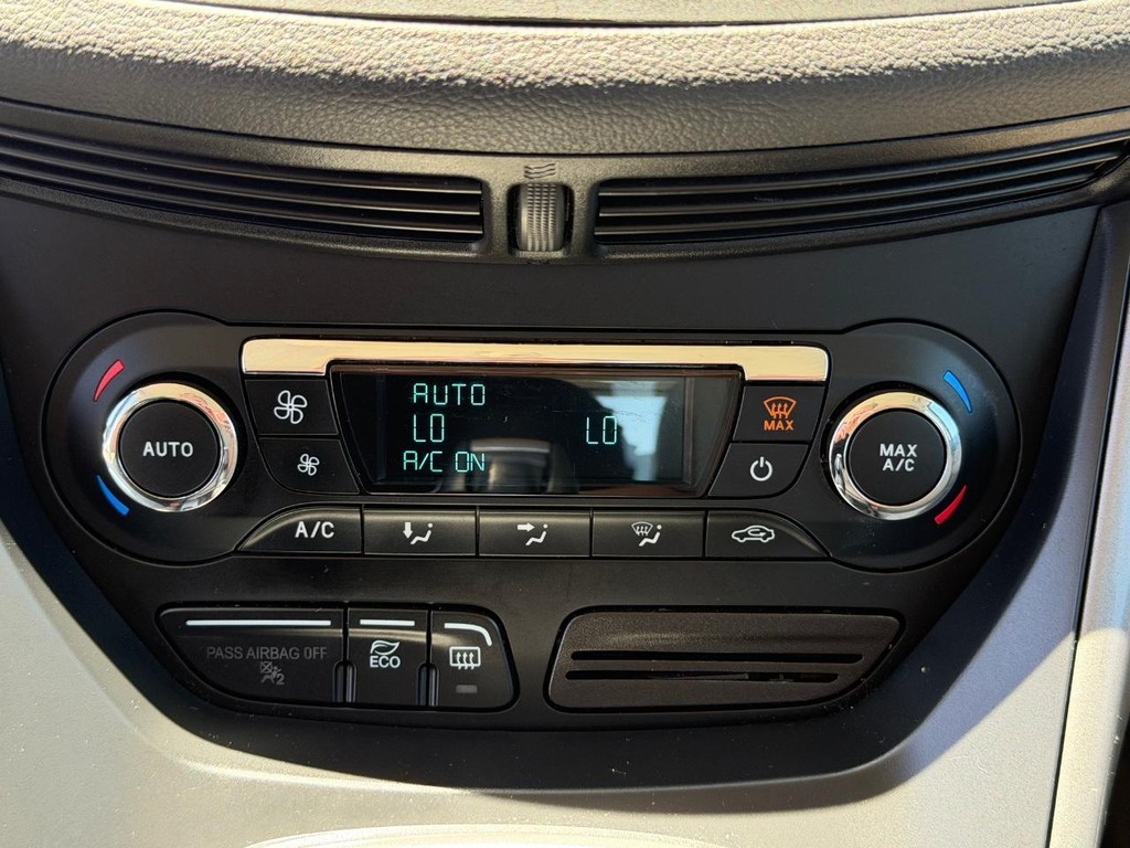 Ford C-Max SE Hybrid Vehicle Full-screen Gallery Image 33