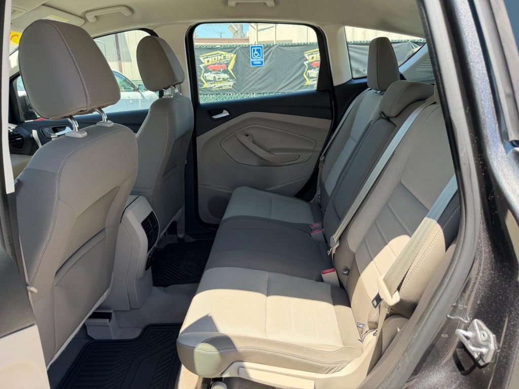 Ford C-Max SE Hybrid Vehicle Full-screen Gallery Image 39