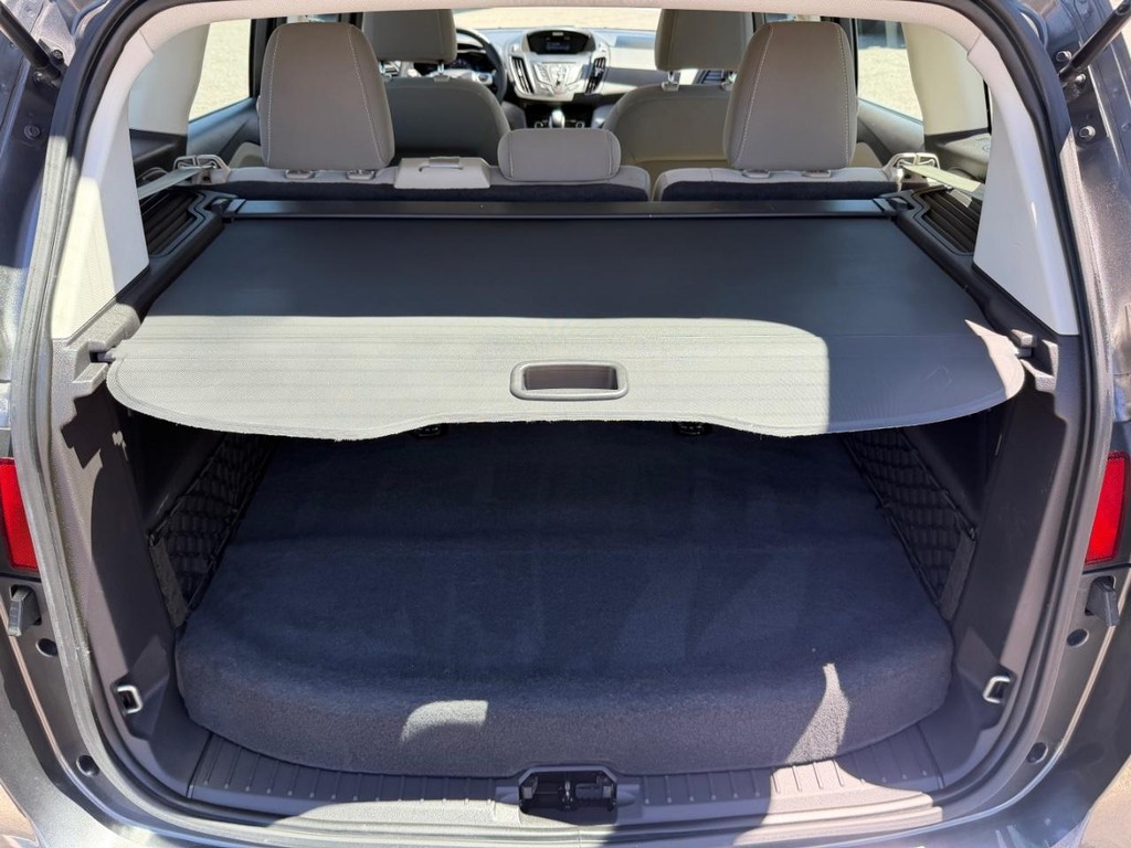 Ford C-Max SE Hybrid Vehicle Full-screen Gallery Image 40