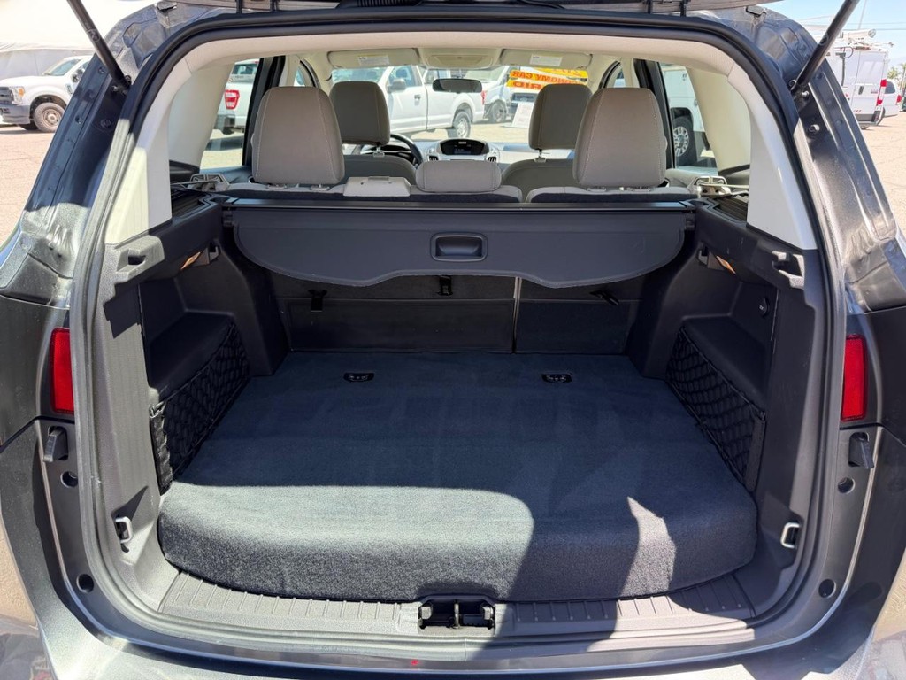 Ford C-Max SE Hybrid Vehicle Full-screen Gallery Image 41