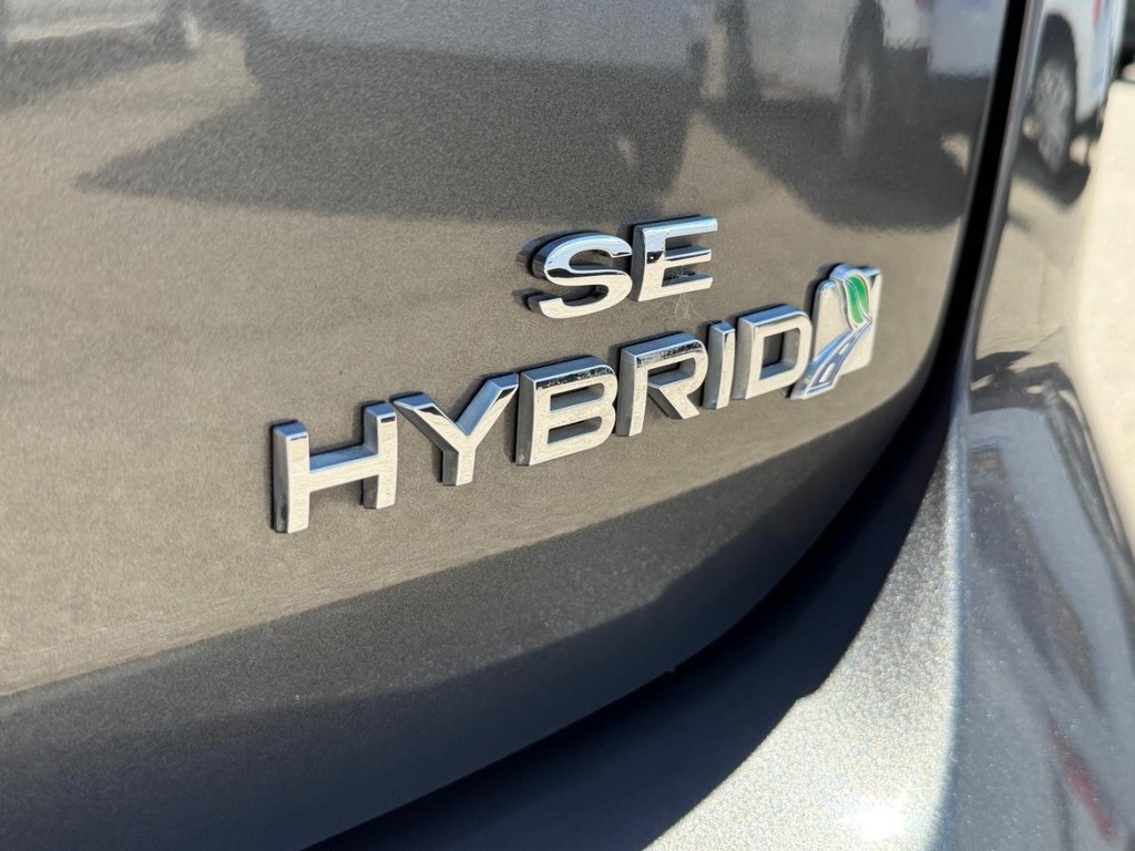 Ford C-Max SE Hybrid Vehicle Full-screen Gallery Image 42