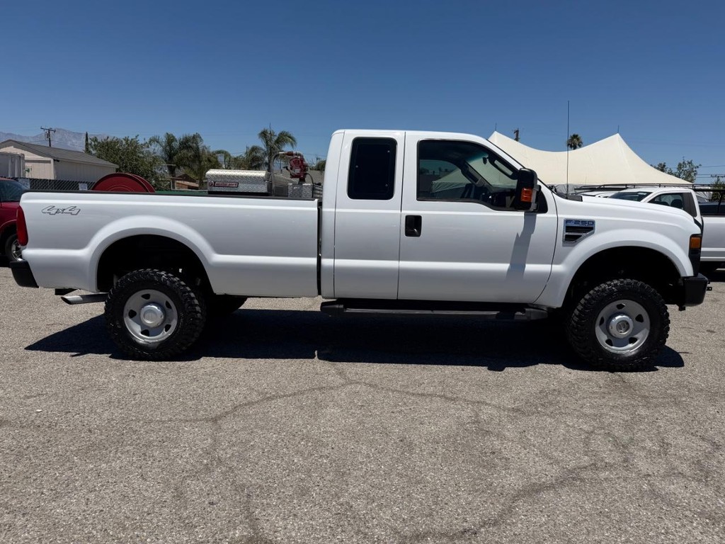 Ford F-250 Vehicle Full-screen Gallery Image 05