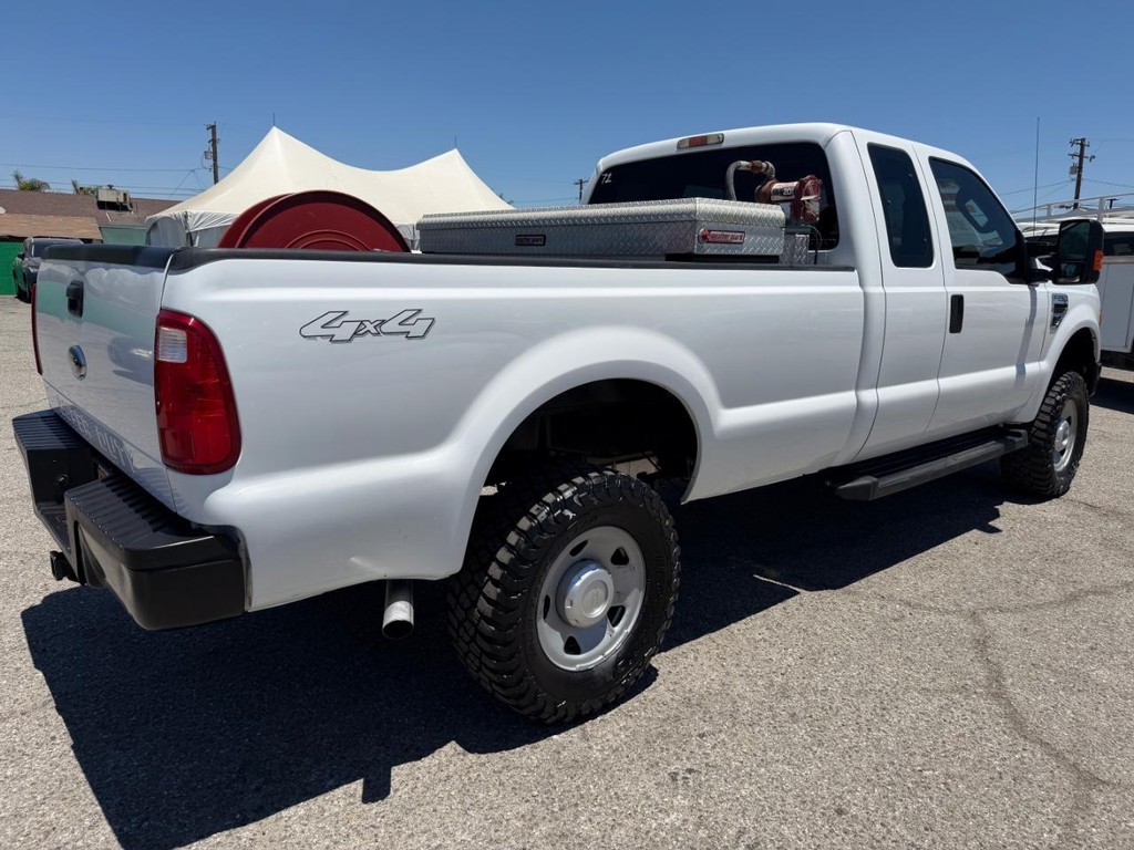 Ford F-250 Vehicle Full-screen Gallery Image 06
