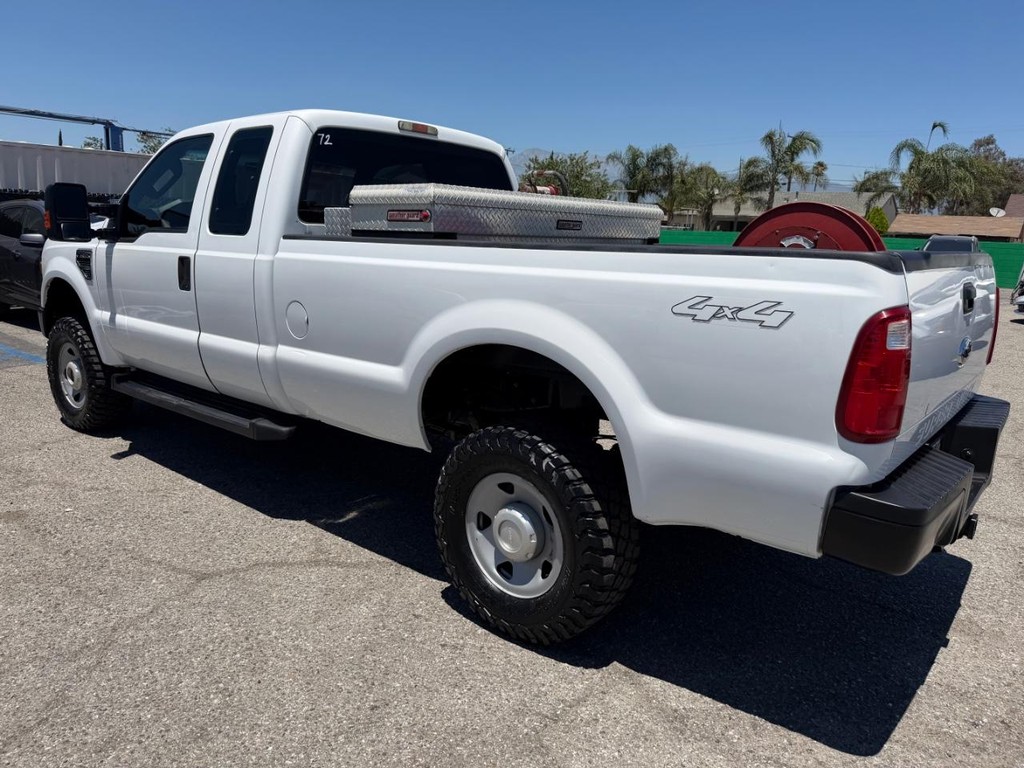 Ford F-250 Vehicle Full-screen Gallery Image 09