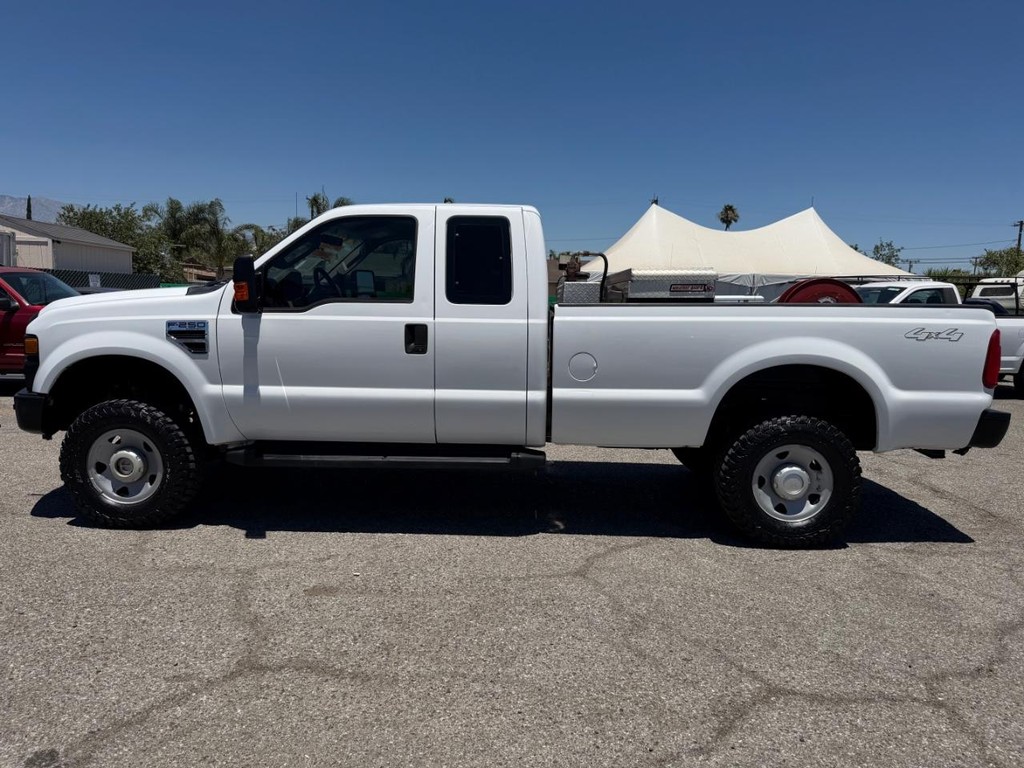 Ford F-250 Vehicle Full-screen Gallery Image 11