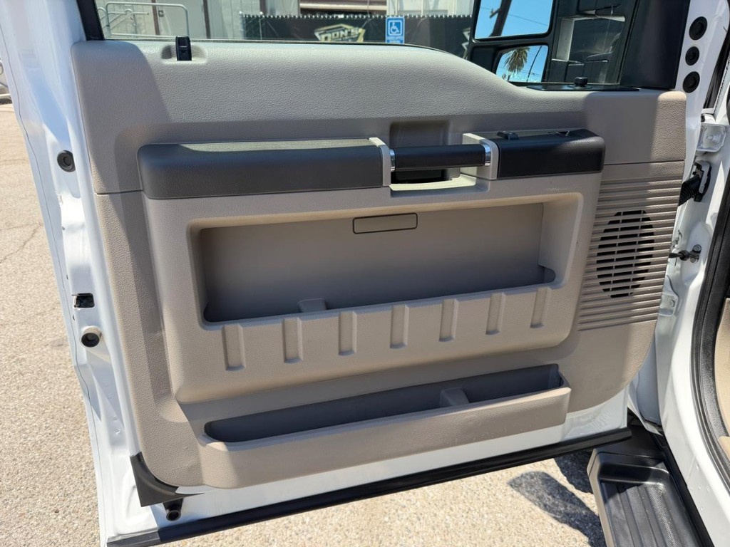 Ford F-250 Vehicle Full-screen Gallery Image 15