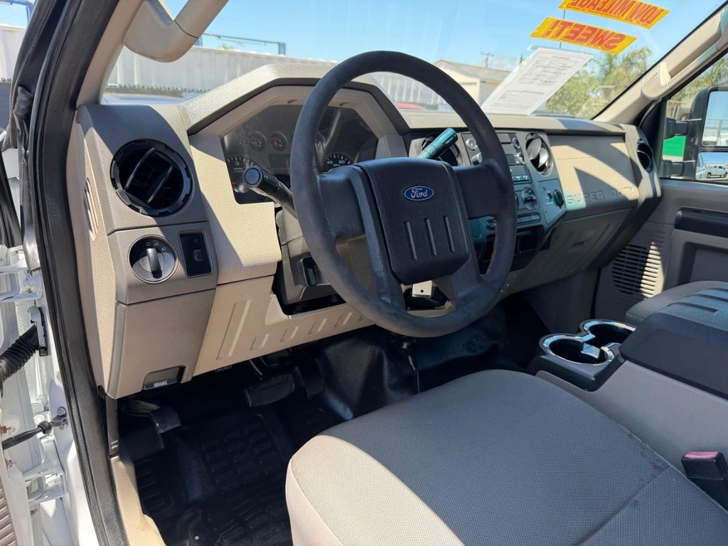 Ford F-250 Vehicle Full-screen Gallery Image 16