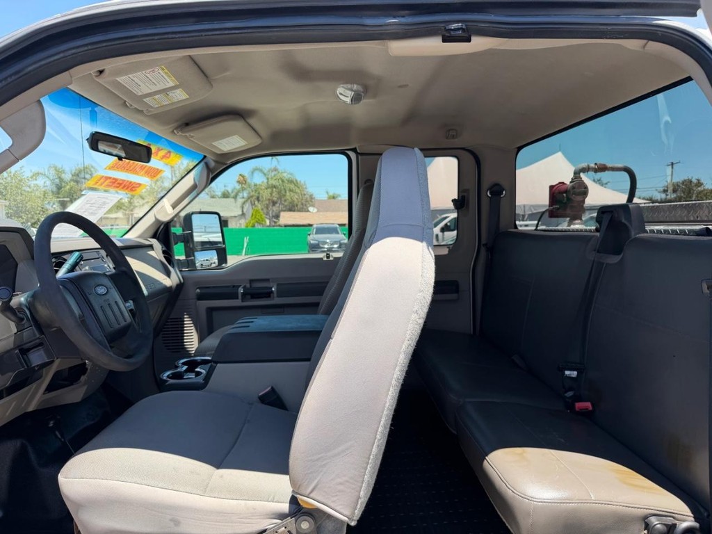 Ford F-250 Vehicle Full-screen Gallery Image 17