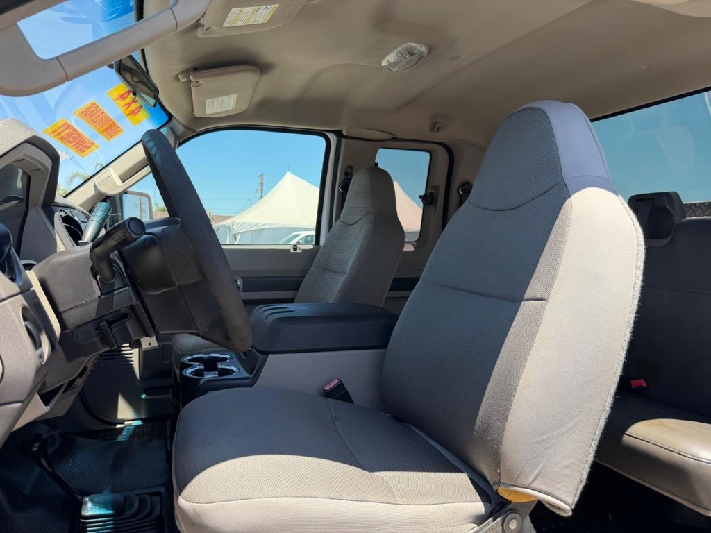 Ford F-250 Vehicle Full-screen Gallery Image 18