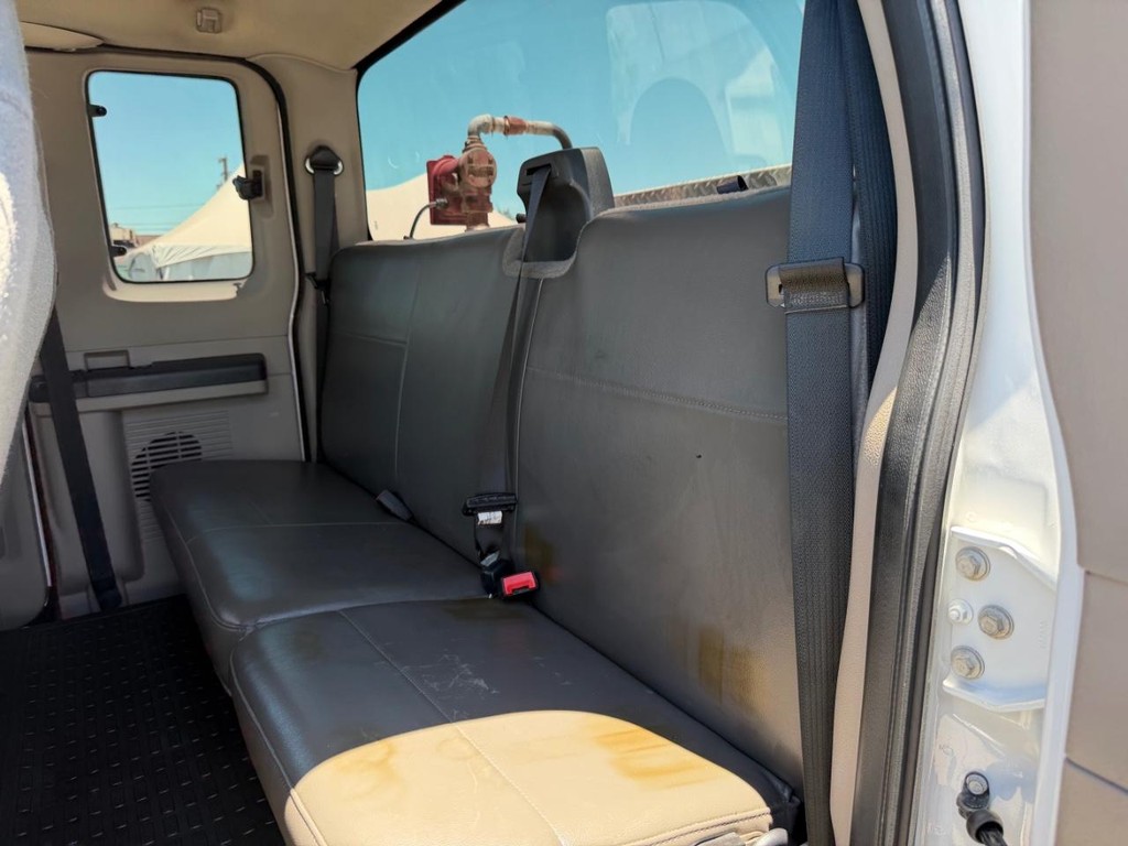 Ford F-250 Vehicle Full-screen Gallery Image 20