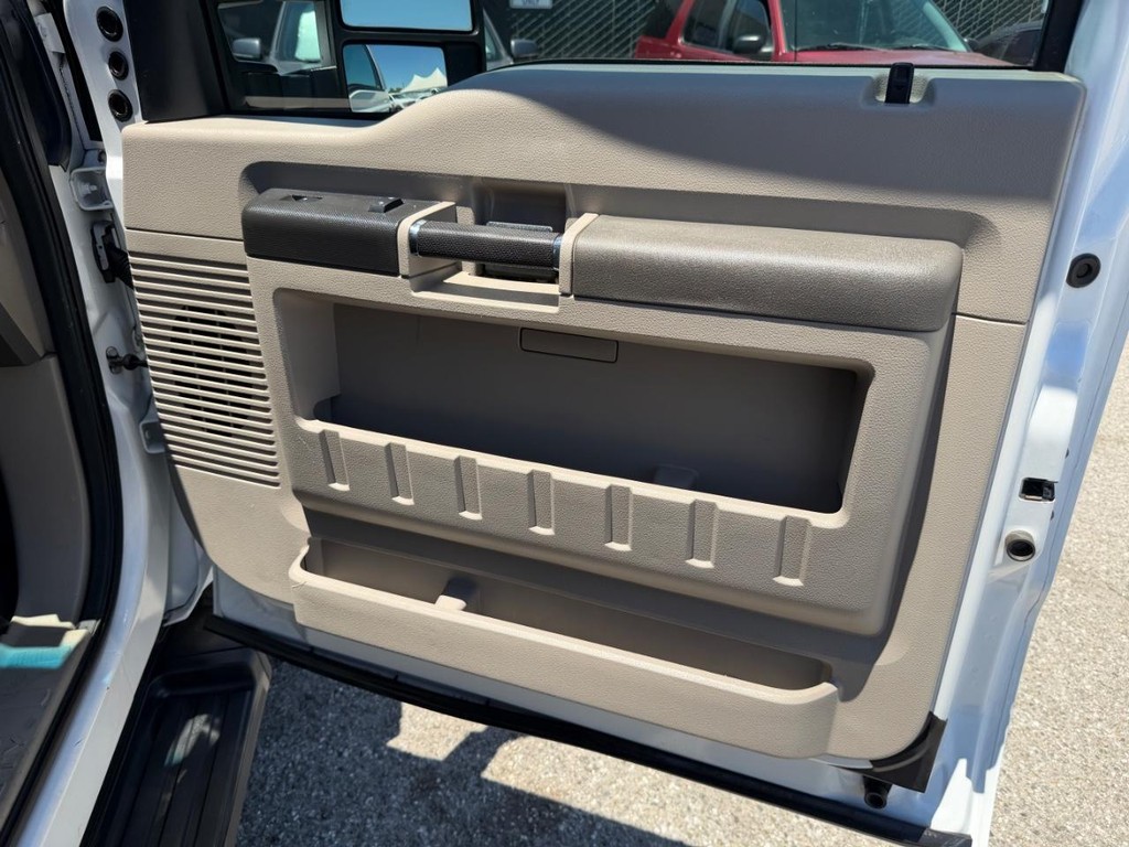 Ford F-250 Vehicle Full-screen Gallery Image 21