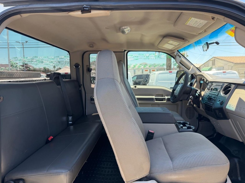 Ford F-250 Vehicle Full-screen Gallery Image 23