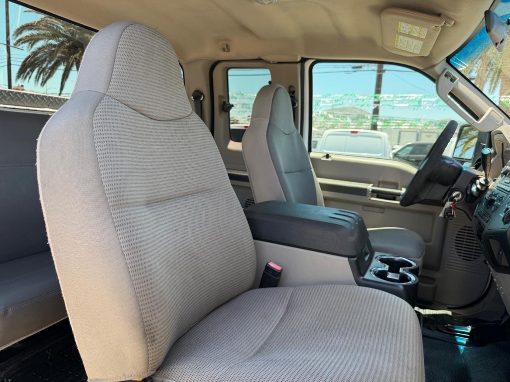 Ford F-250 Vehicle Full-screen Gallery Image 24