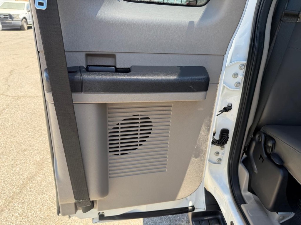Ford F-250 Vehicle Full-screen Gallery Image 25
