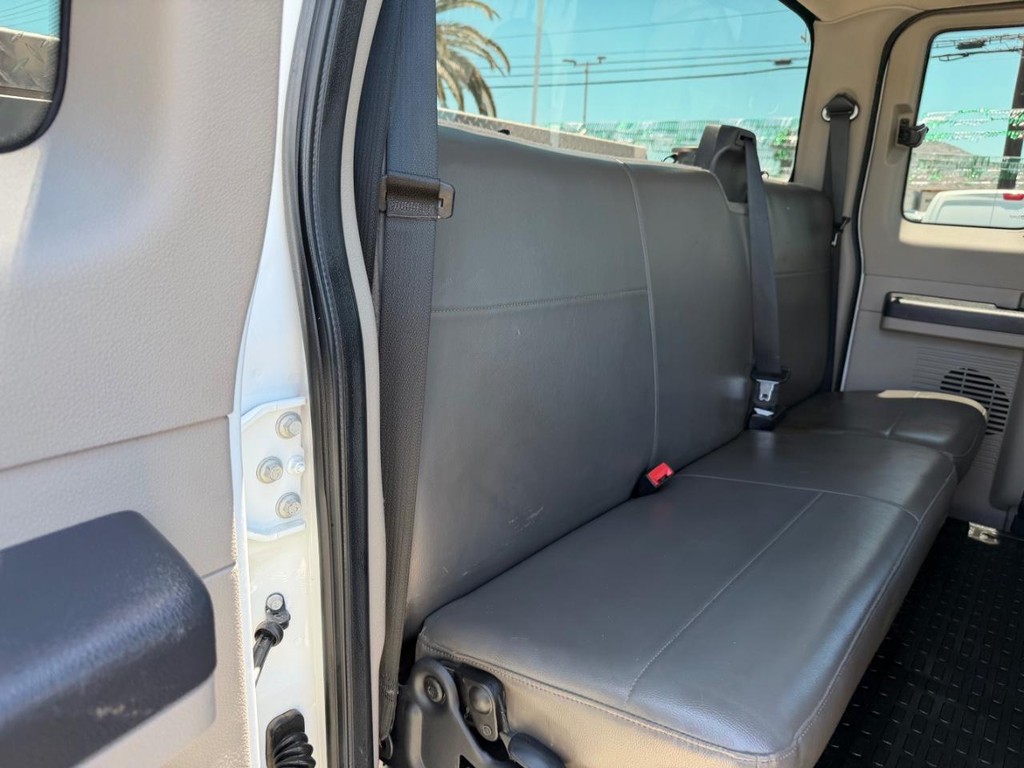 Ford F-250 Vehicle Full-screen Gallery Image 26