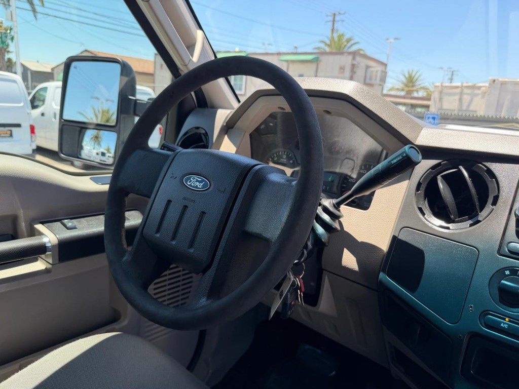 Ford F-250 Vehicle Full-screen Gallery Image 27