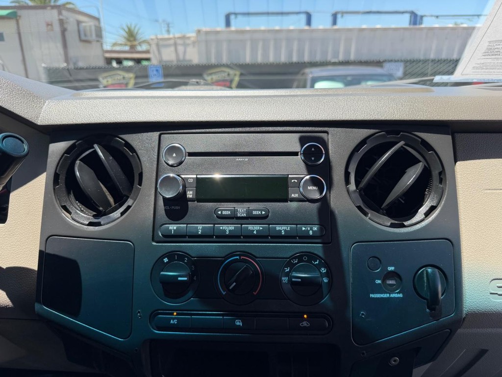 Ford F-250 Vehicle Full-screen Gallery Image 28