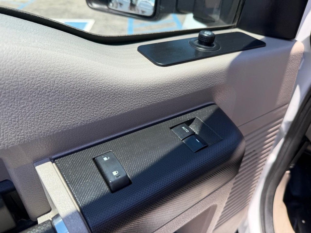 Ford F-250 Vehicle Full-screen Gallery Image 30