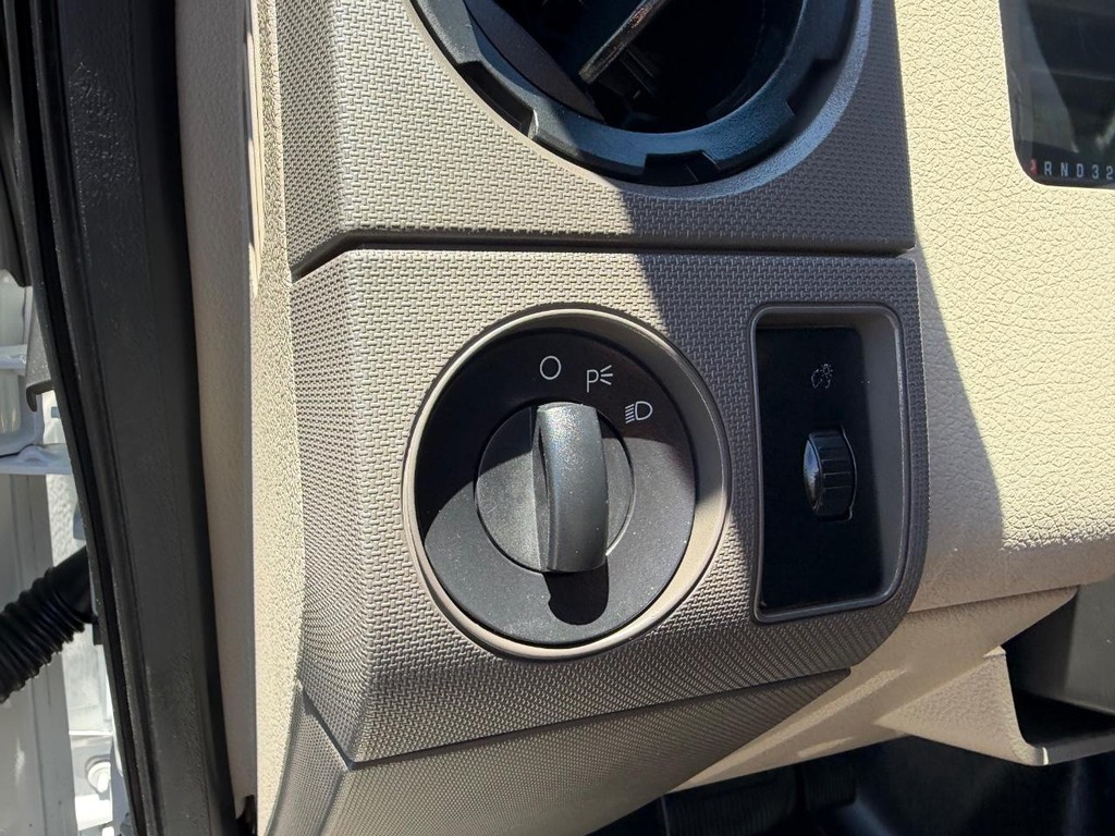 Ford F-250 Vehicle Full-screen Gallery Image 31