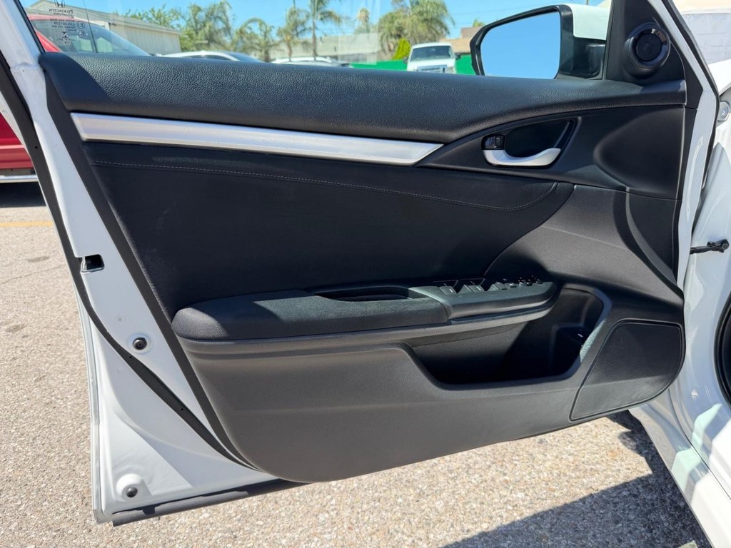 Honda Civic Vehicle Full-screen Gallery Image 15