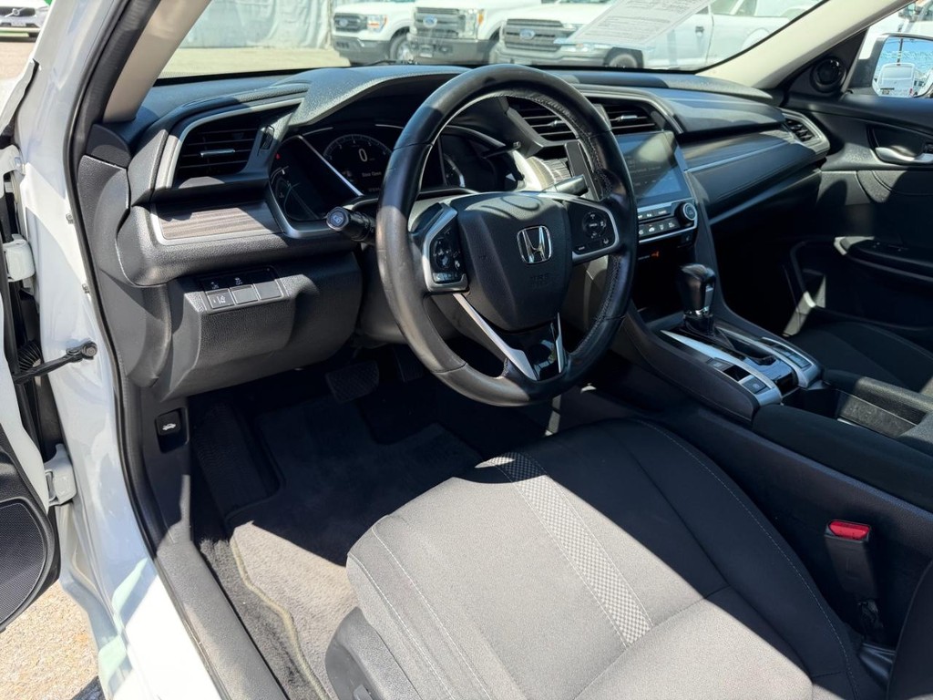 Honda Civic Vehicle Full-screen Gallery Image 16