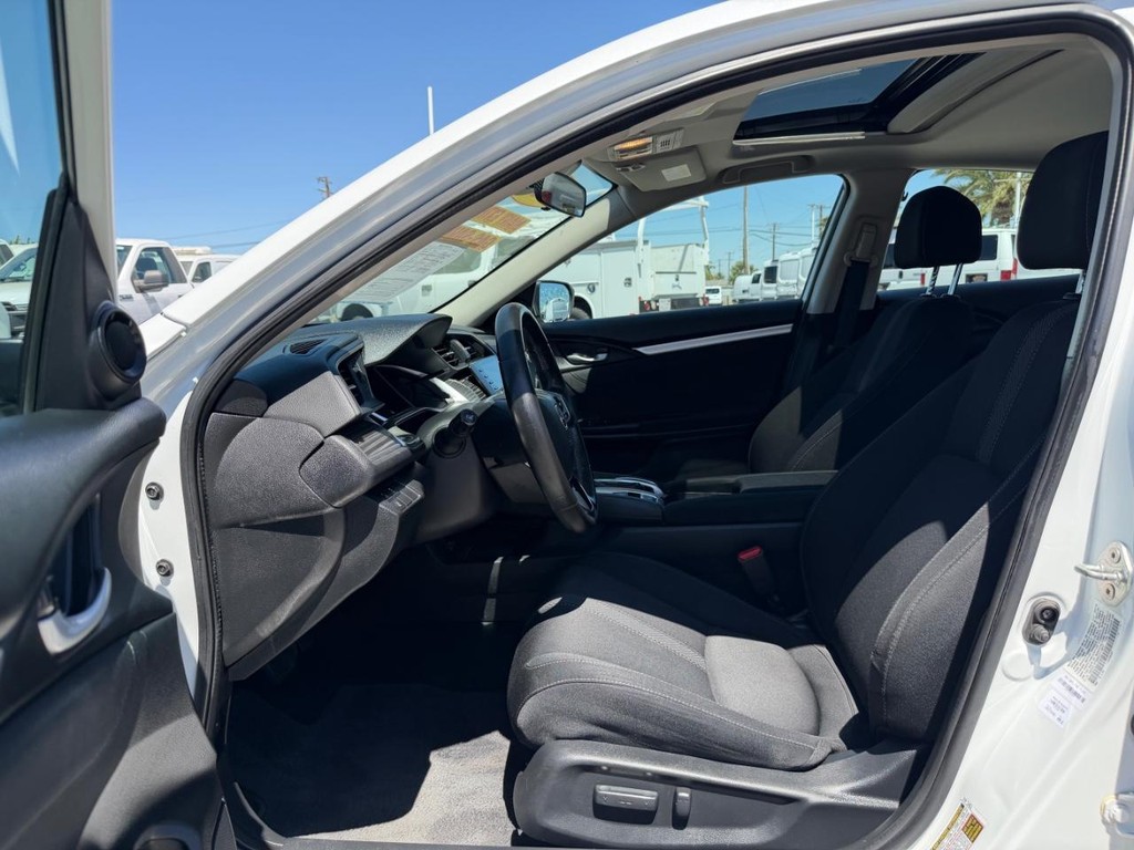 Honda Civic Vehicle Full-screen Gallery Image 17