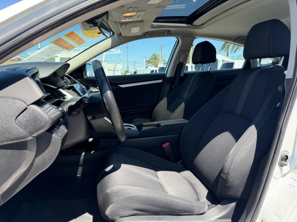 Honda Civic Vehicle Full-screen Gallery Image 18