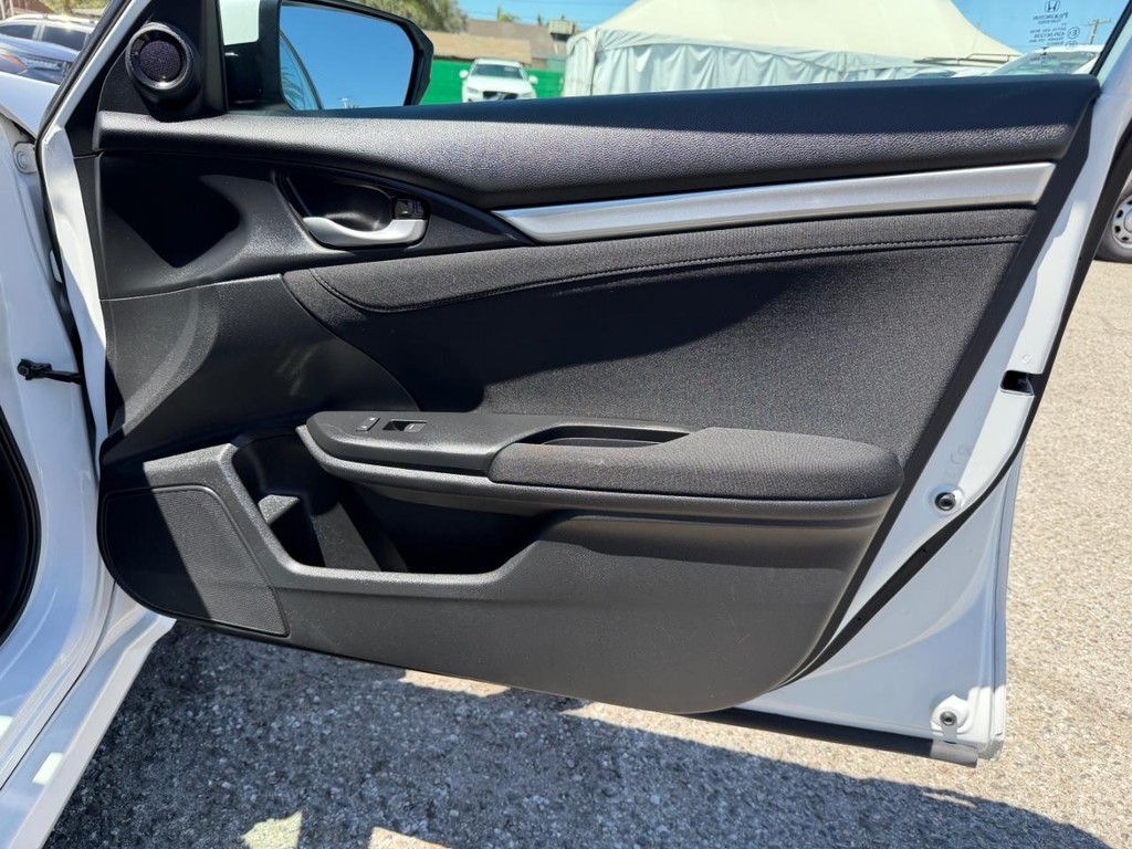 Honda Civic Vehicle Full-screen Gallery Image 19