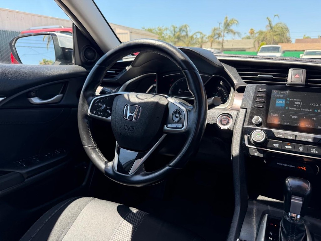 Honda Civic Vehicle Full-screen Gallery Image 24